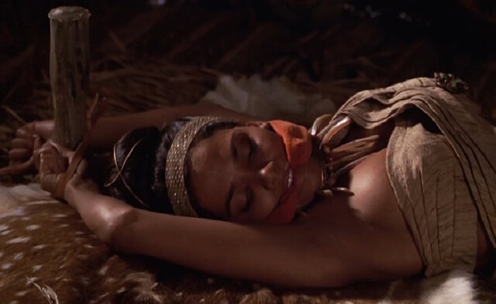Halle Berry nude in Introducing Dorothy Dandridge (1999)